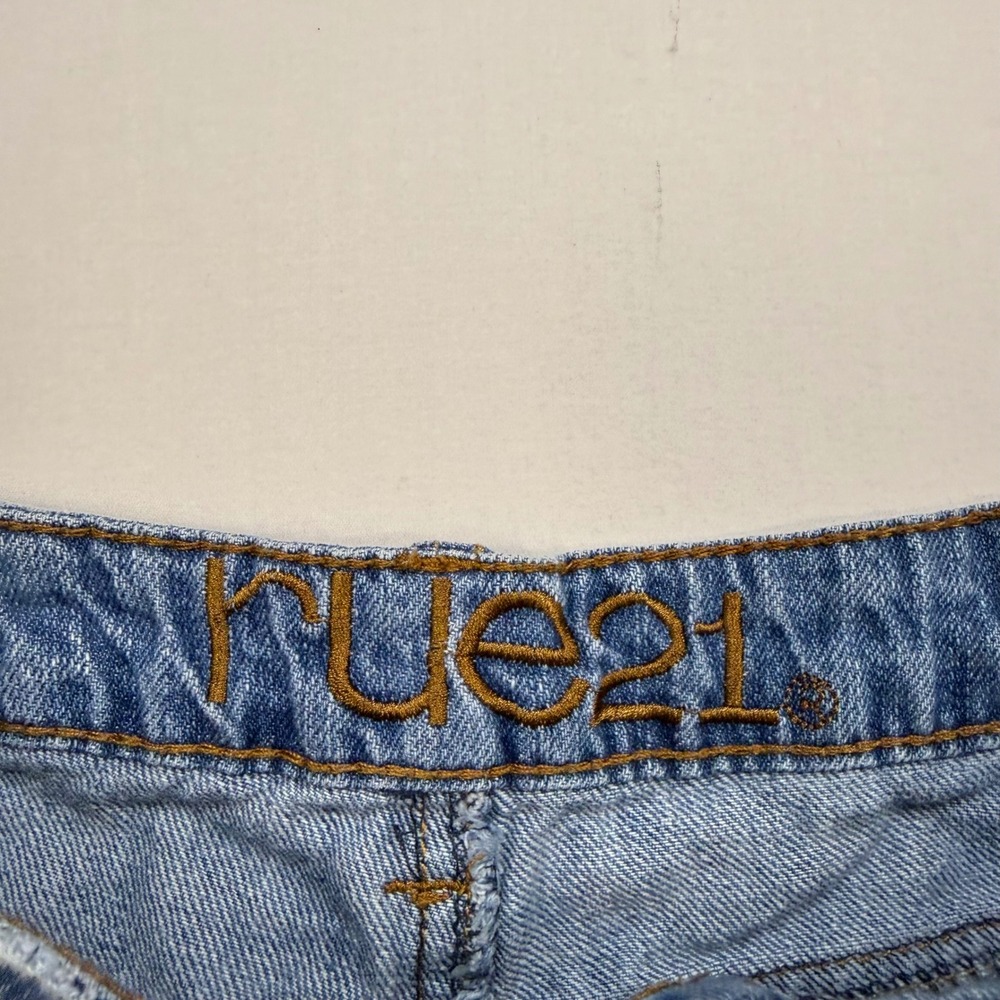 Rue21 Curvy Short Womens 7/8 Light Wash Distressed Ripped Denim Jean Shorts 186 - Picture 5 of 8